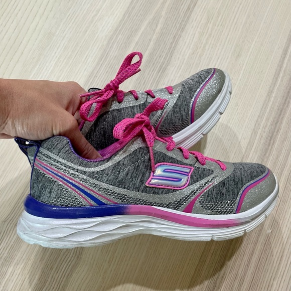 Skechers Other - 💖👟🏃🏼‍♀️Big Girl’s Size 4 Sketcher Sneakers